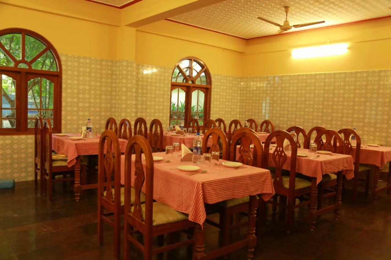 Lake Palace Family Resort Kumarakom Exterior foto